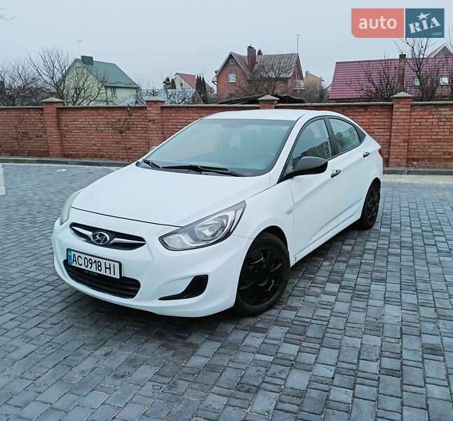 Hyundai Accent 2013