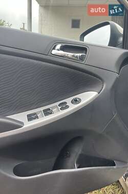 Седан Hyundai Accent 2013 в 
