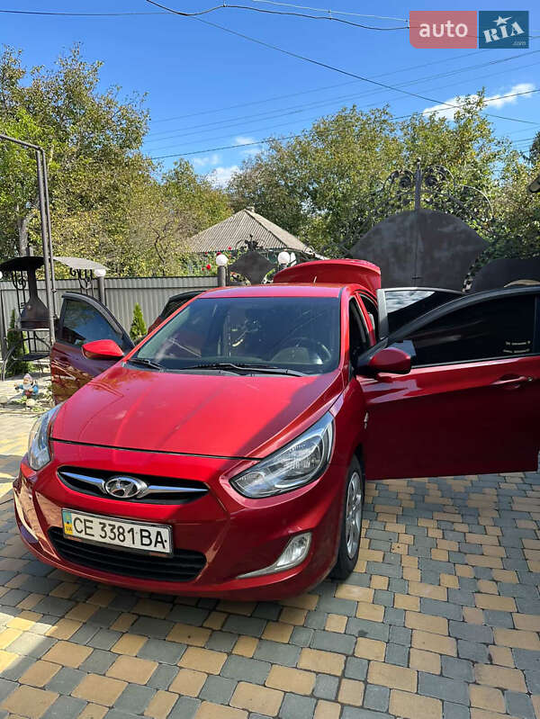 Седан Hyundai Accent 2012 в Хотине