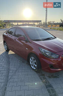 Hyundai Accent 2013