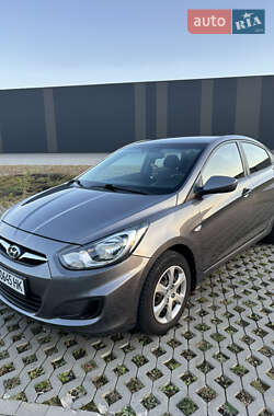 Hyundai Accent 2012