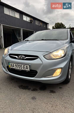 Hyundai Accent 2012