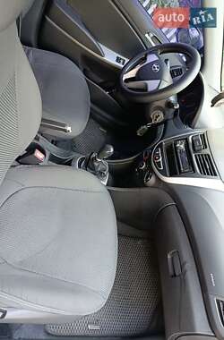 Седан Hyundai Accent 2013 в 
