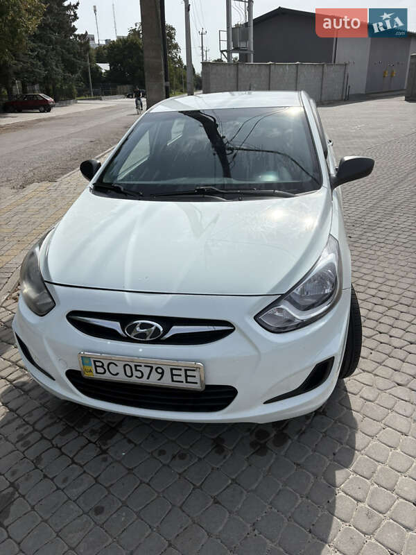 Седан Hyundai Accent 2013 в Львові