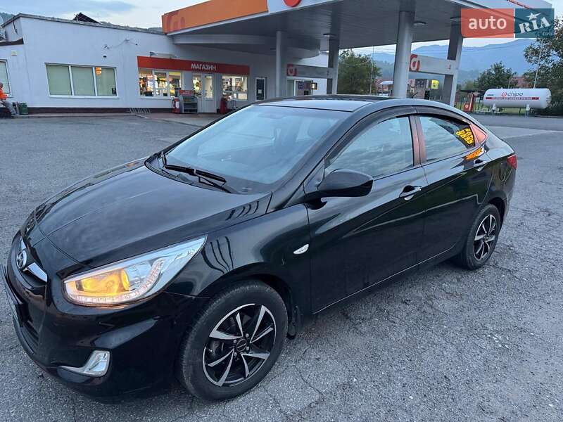 Седан Hyundai Accent 2013 в Ужгороде