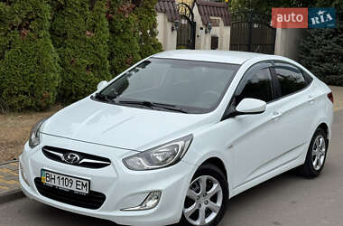 Hyundai Accent 2012