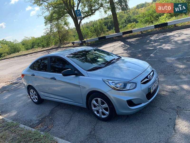 Hyundai Accent 2012