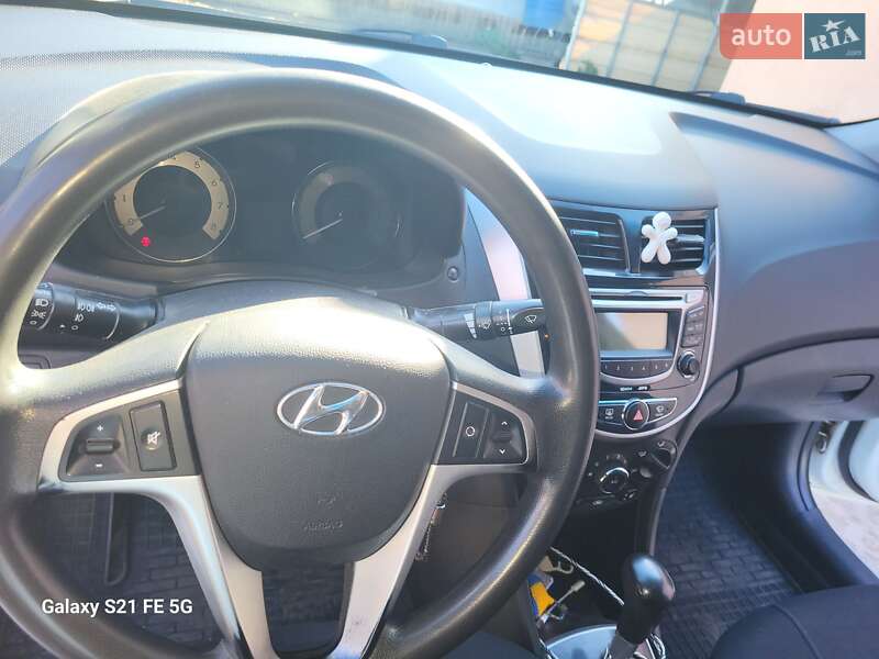 Седан Hyundai Accent 2013 в Синельниково