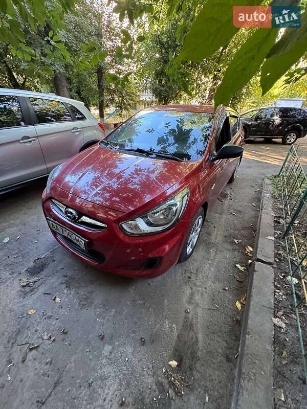 Хэтчбек Hyundai Accent 2013 в 