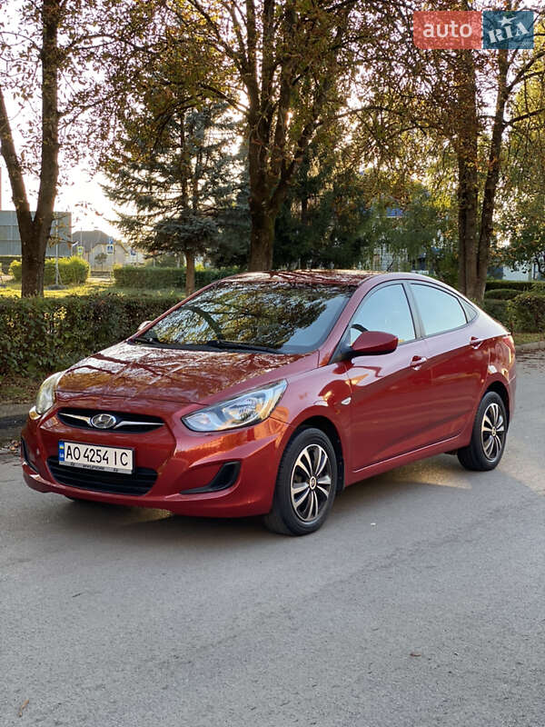 Седан Hyundai Accent 2011 в Мукачево
