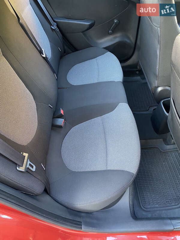 Седан Hyundai Accent 2011 в Мукачево