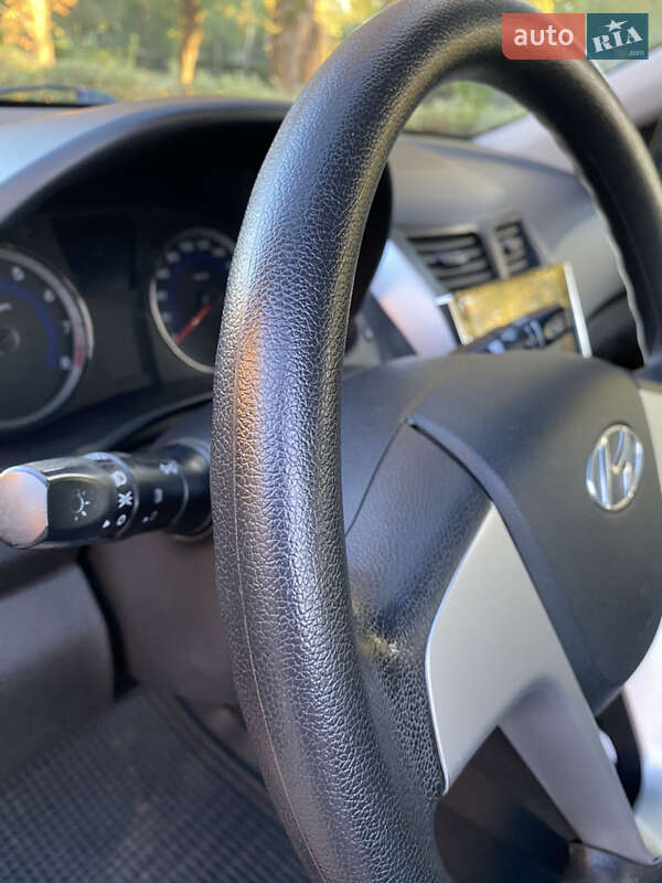 Седан Hyundai Accent 2011 в Мукачево