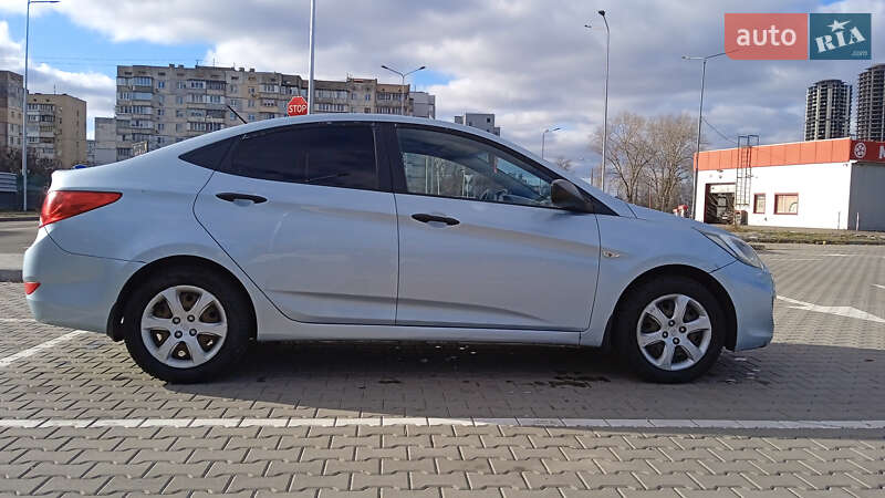 Hyundai Accent 2013
