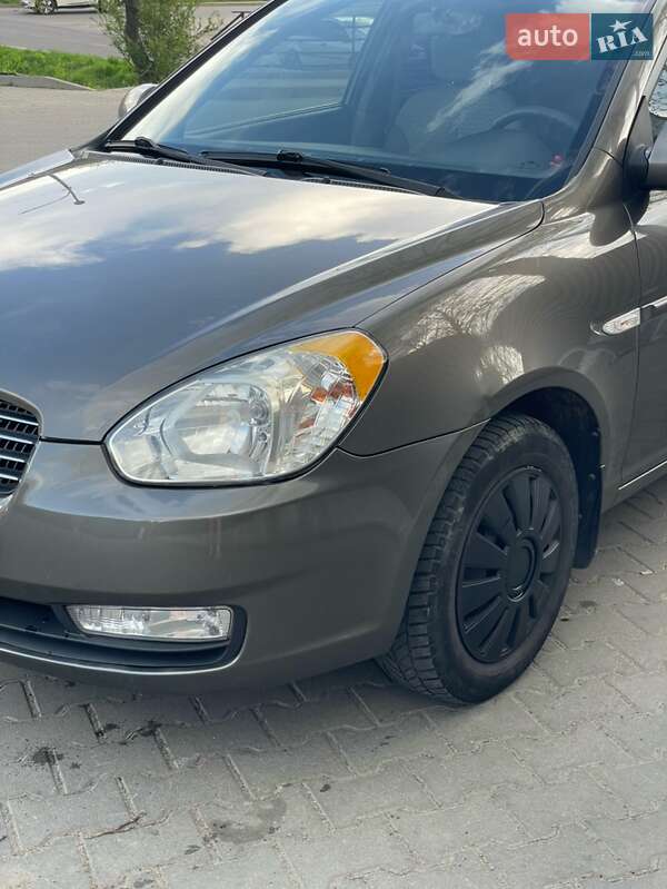 Седан Hyundai Accent 2010 в Львове