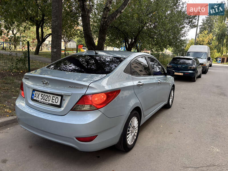Hyundai Accent 2011
