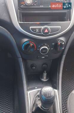 Седан Hyundai Accent 2012 в 