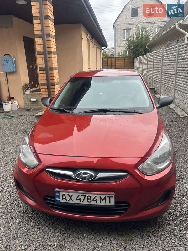 Седан Hyundai Accent 2013 в 