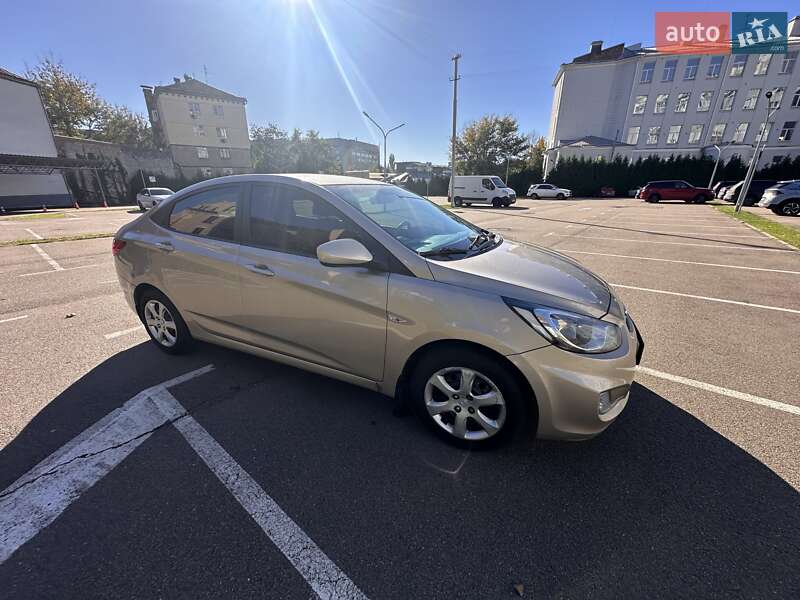 Седан Hyundai Accent 2012 в Киеве