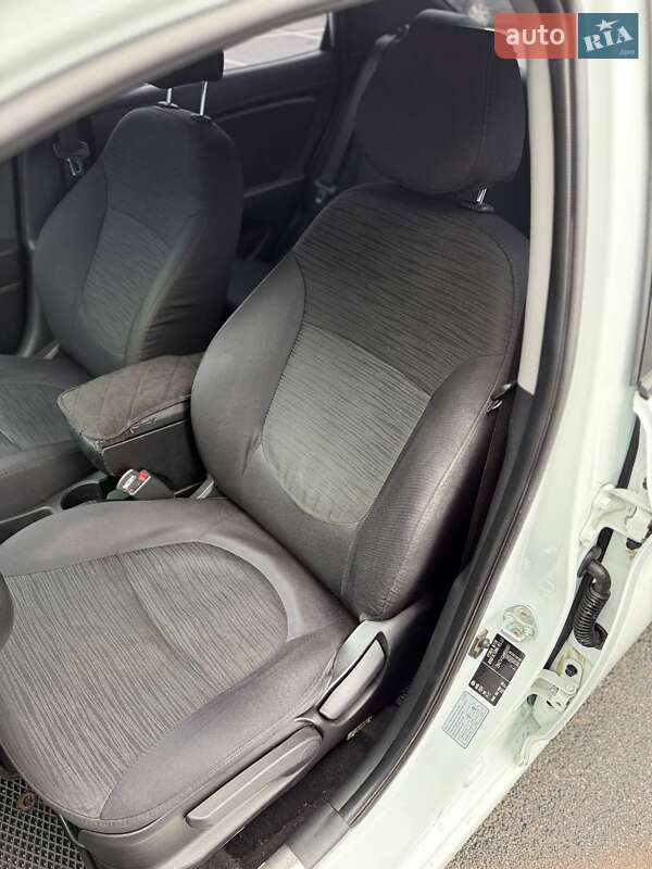 Седан Hyundai Accent 2016 в Киеве