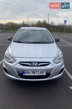 Hyundai Accent 2011