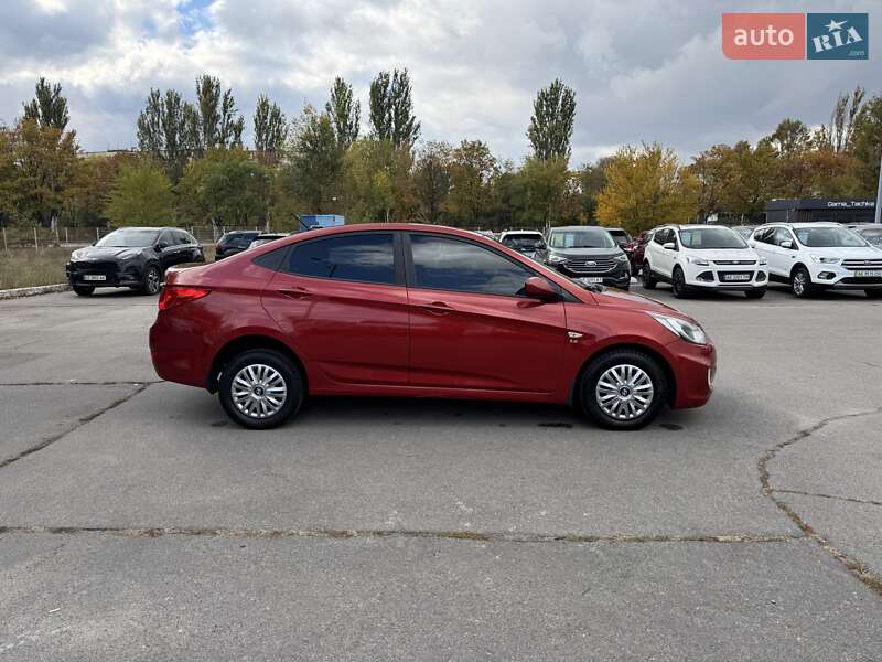 Седан Hyundai Accent 2011 в Днепре