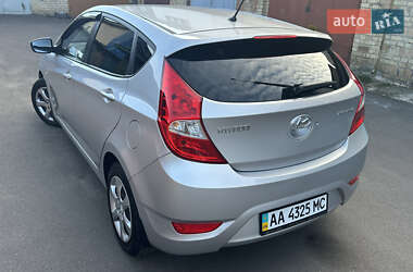 Хэтчбек Hyundai Accent 2012 в 