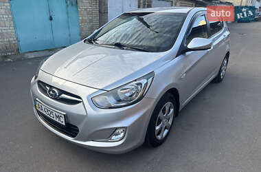 Хэтчбек Hyundai Accent 2012 в 