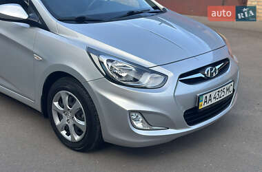 Хэтчбек Hyundai Accent 2012 в 