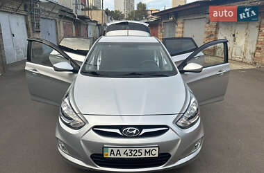 Хэтчбек Hyundai Accent 2012 в 