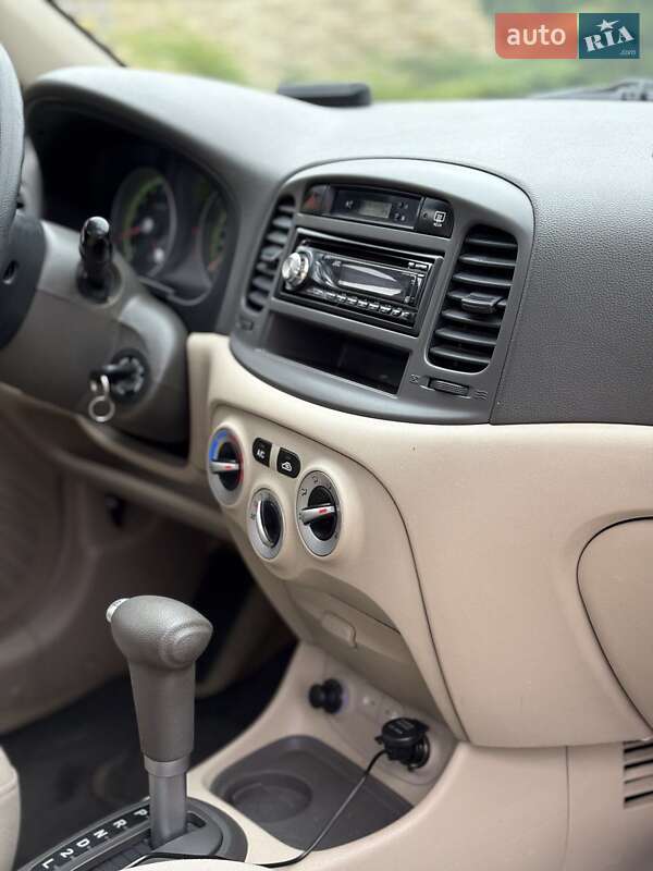 Седан Hyundai Accent 2008 в Киеве