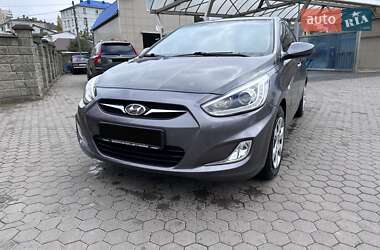 Седан Hyundai Accent 2013 в  фото 21 Седан Hyundai Accent 2013 в