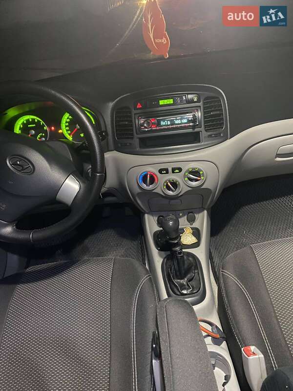 Седан Hyundai Accent 2009 в Лозовой