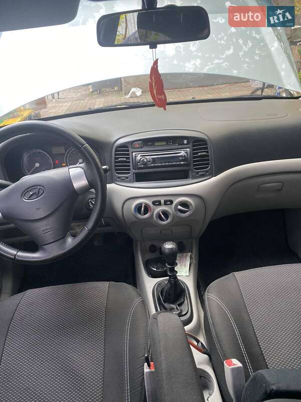 Седан Hyundai Accent 2009 в Лозовой