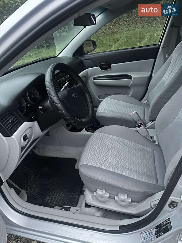 Седан Hyundai Accent 2009 в Ізяславі