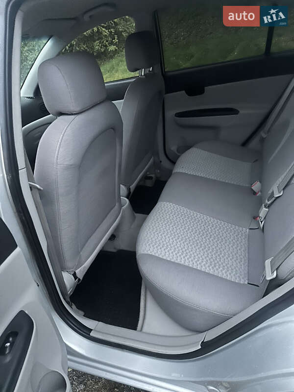 Седан Hyundai Accent 2009 в Ізяславі