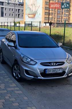 Hyundai Accent 2011