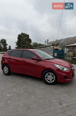 Хэтчбек Hyundai Accent 2012 в 