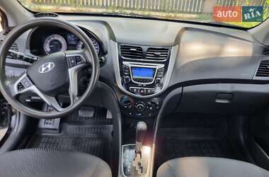 Седан Hyundai Accent 2013 в  фото 17 Седан Hyundai Accent 2013 в