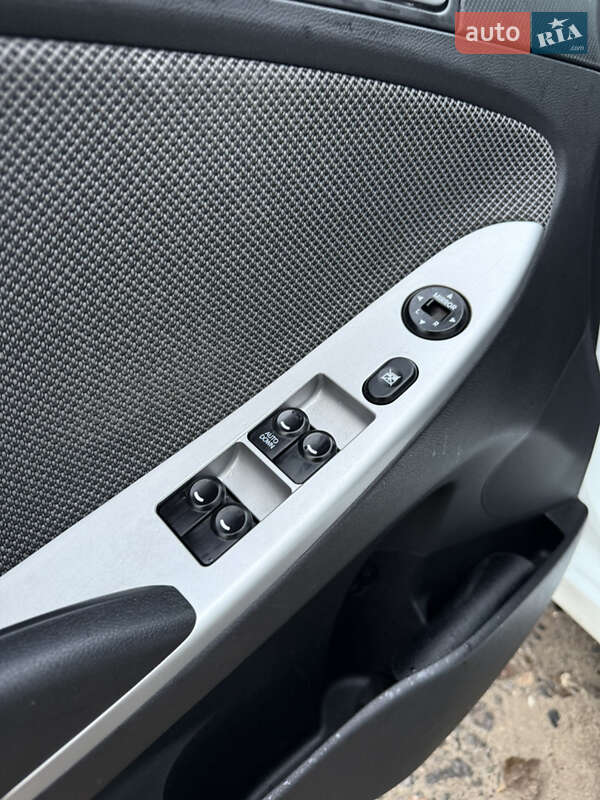 Седан Hyundai Accent 2013 в Киеве фото 44 Седан Hyundai Accent 2013 в Киеве