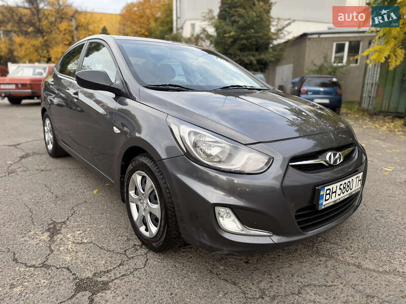 Hyundai Accent 2013 Hyundai Accent 2013