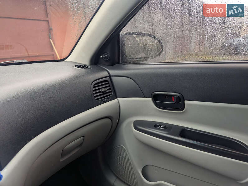 Седан Hyundai Accent 2008 в Ужгороде