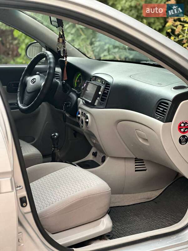 Седан Hyundai Accent 2008 в Днепре