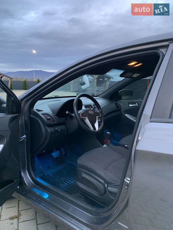 Седан Hyundai Accent 2012 в Иршаве