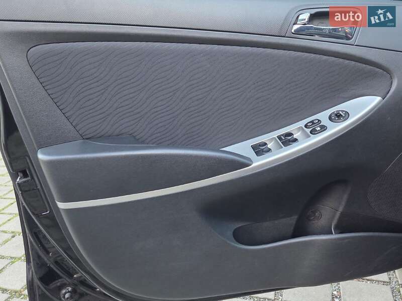 Седан Hyundai Accent 2011 в Киеве