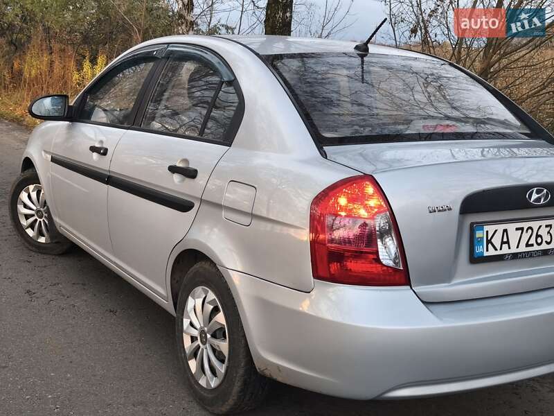 Седан Hyundai Accent 2009 в Мене