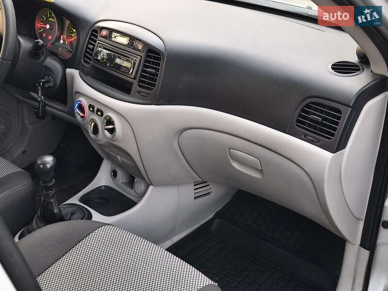 Седан Hyundai Accent 2009 в Мене