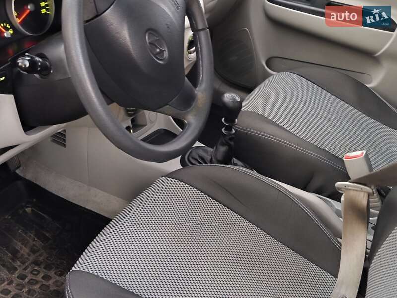 Седан Hyundai Accent 2009 в Мене