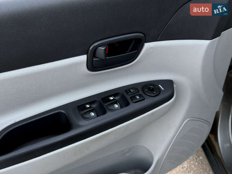 Седан Hyundai Accent 2008 в Киеве