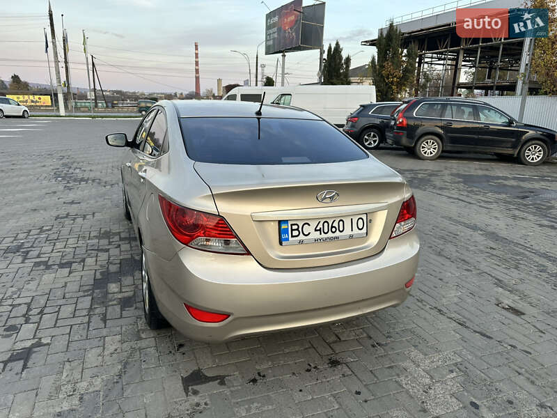 Седан Hyundai Accent 2012 в Черновцах