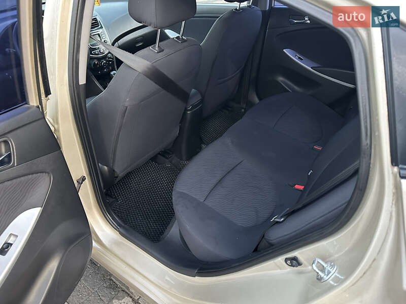 Седан Hyundai Accent 2012 в Черновцах